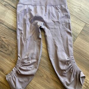 Lululemon Athletica Taryn Toomey Awakening mauve ruched crop leggings size 6